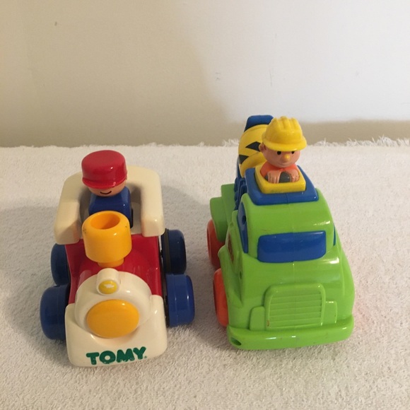 Fun on Wheels Press & Dash Cement Truck Push & Go TOMY Train Both Work - Picture 3 of 6